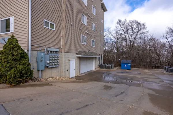 $205,000 | 4189 Creek Hill Drive, Unit 89, Bettendorf, IA 52722