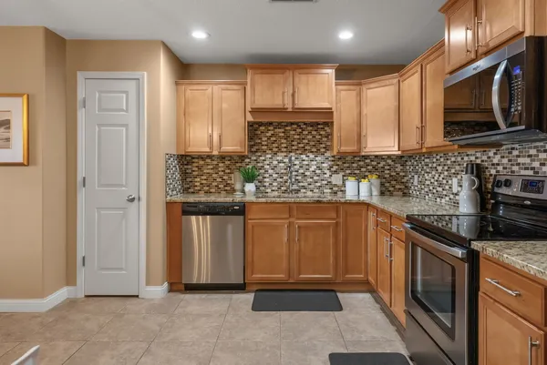 $205,000 | 4189 Creek Hill Drive, Unit 89, Bettendorf, IA 52722