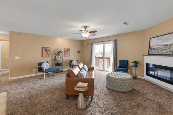 $205,000 | 4189 Creek Hill Drive, Unit 89, Bettendorf, IA 52722