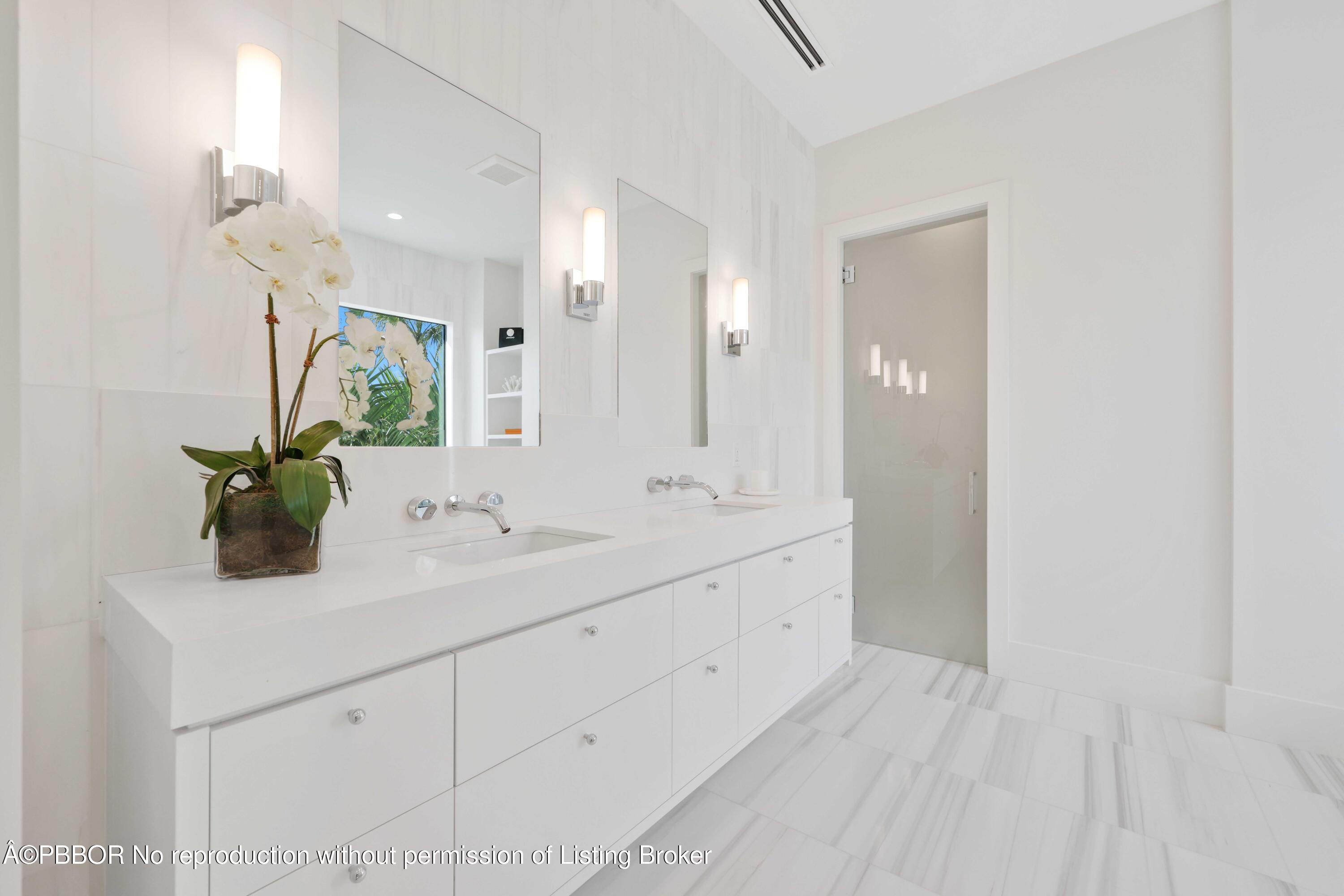 191 Alpine Road West Palm Beach, FL 33405 - Photo 14 of 32 Primary Bathroom
