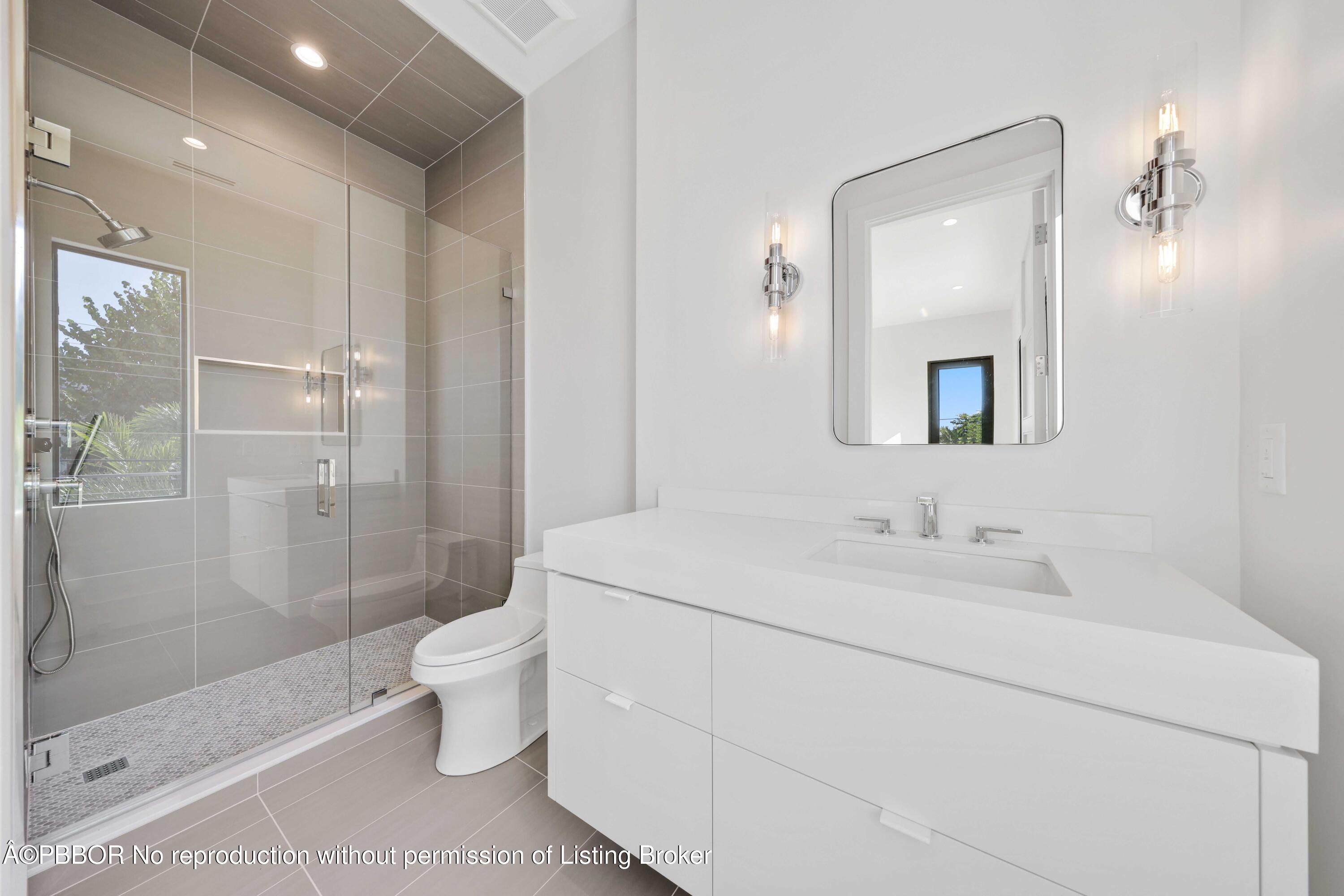 191 Alpine Road West Palm Beach, FL 33405 - Photo 28 of 32 Bathroom #4