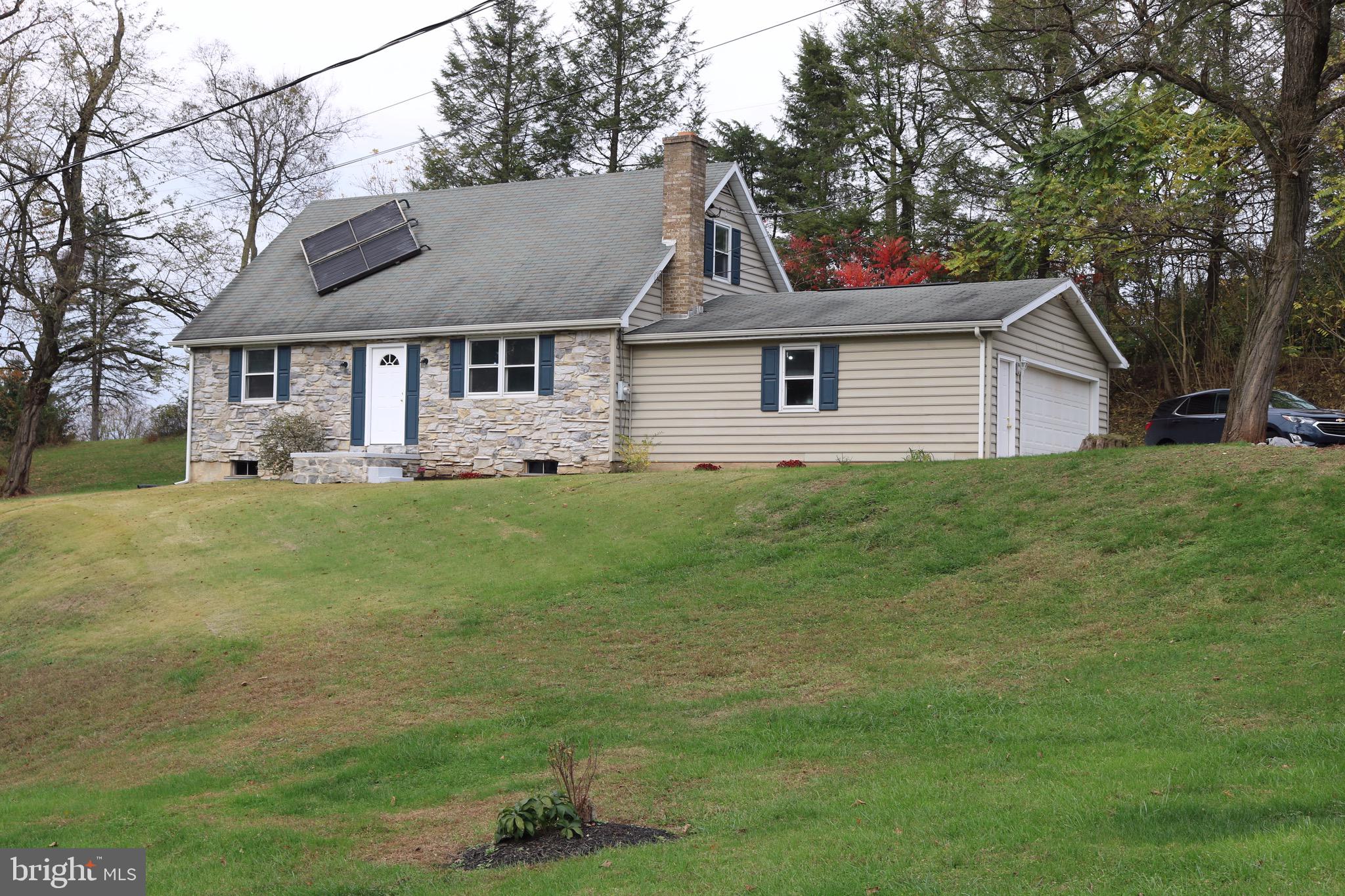 2923 Schoolhouse Road Middletown, PA 17057 - Photo 2 of 28 Gallery Image 2