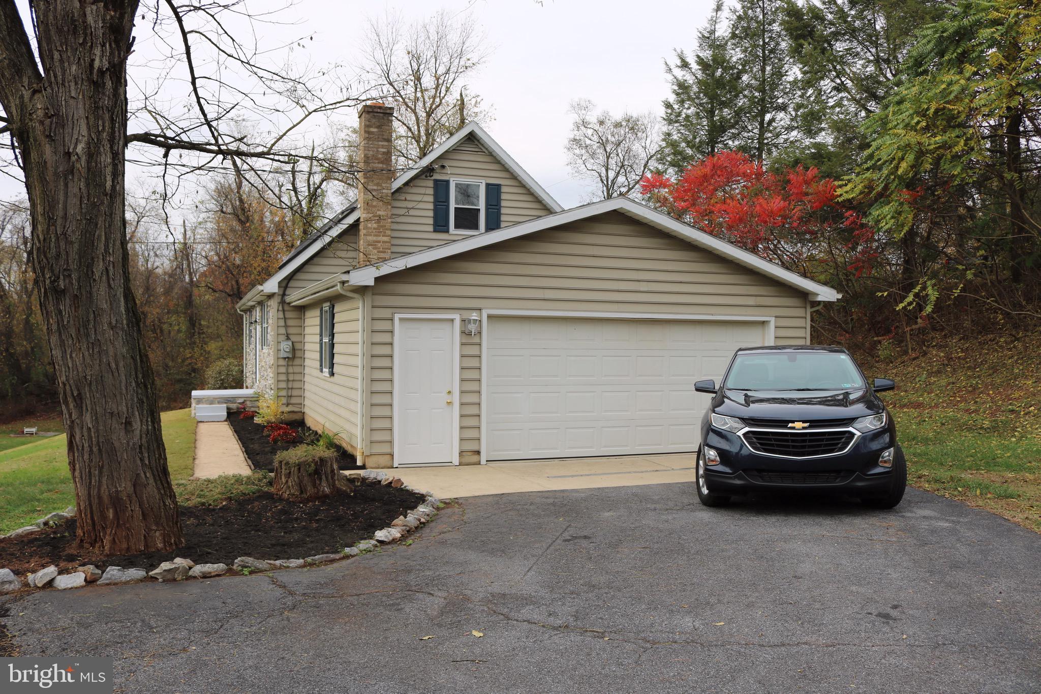 2923 Schoolhouse Road Middletown, PA 17057 - Photo 4 of 28 Turn around space or additional parking