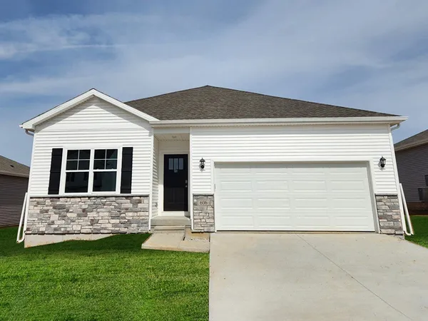 $336,990 | 2799 Cecilia Drive, Hiawatha, IA 52233