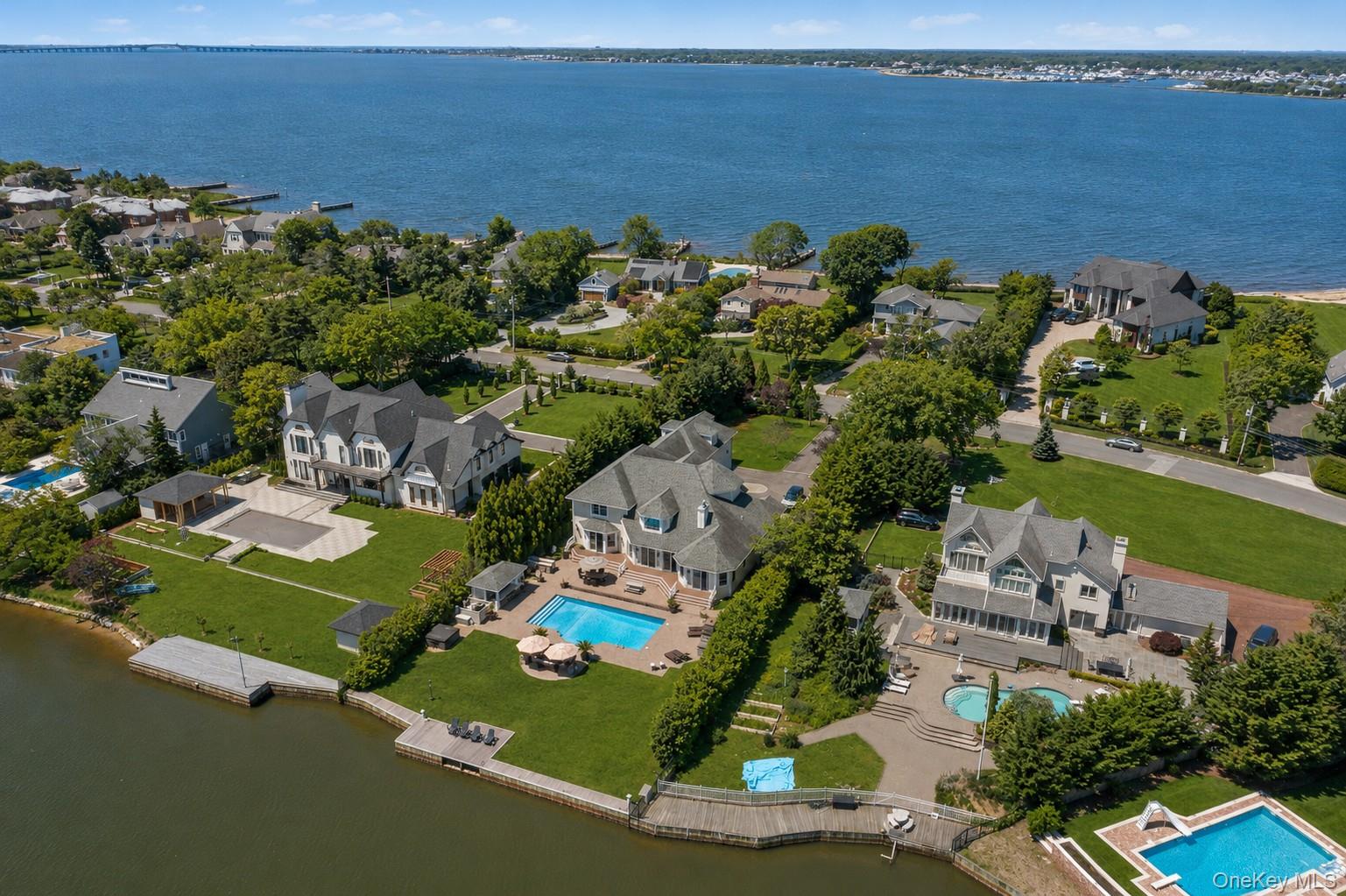 65 West Bayberry Road Islip, NY 11751 - Photo 4 of 44
