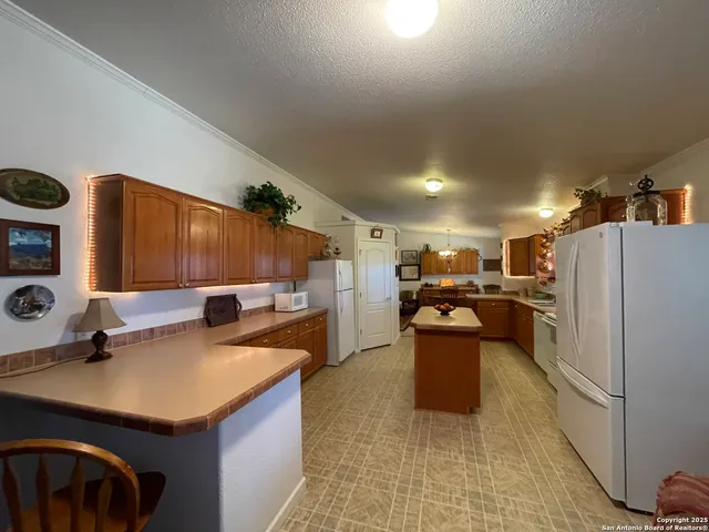 $897,000 | 1559 County Road 414, Uvalde, TX 78801