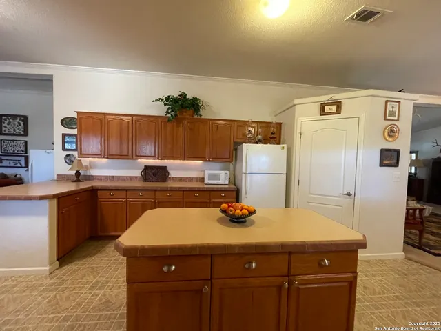 $897,000 | 1559 County Road 414, Uvalde, TX 78801