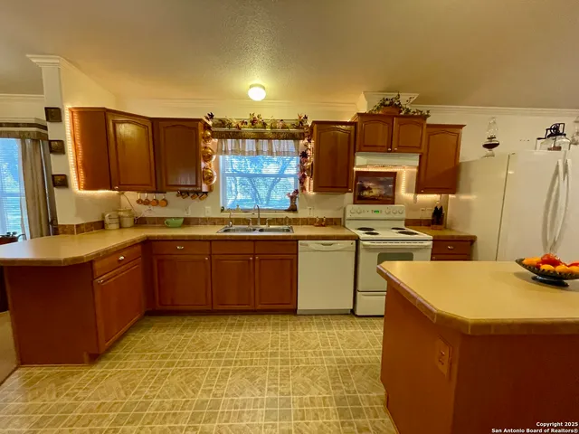 $897,000 | 1559 County Road 414, Uvalde, TX 78801