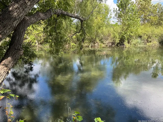 $897,000 | 1559 County Road 414, Uvalde, TX 78801