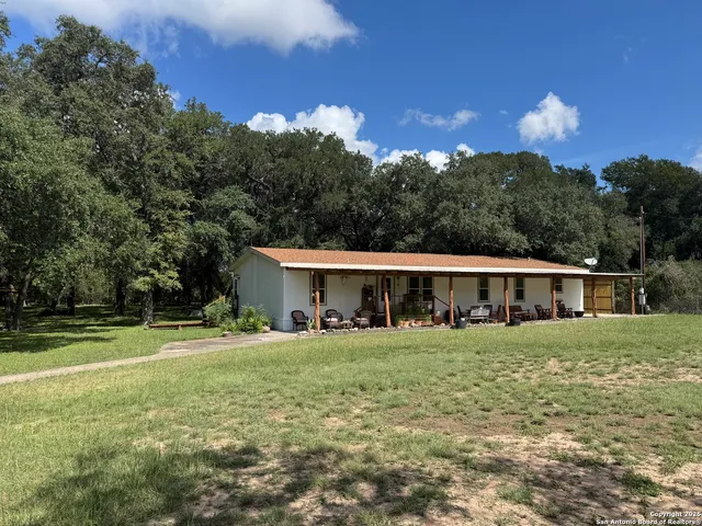$897,000 | 1559 County Road 414, Uvalde, TX 78801
