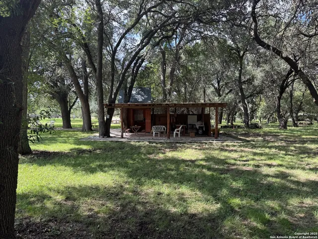 $897,000 | 1559 County Road 414, Uvalde, TX 78801