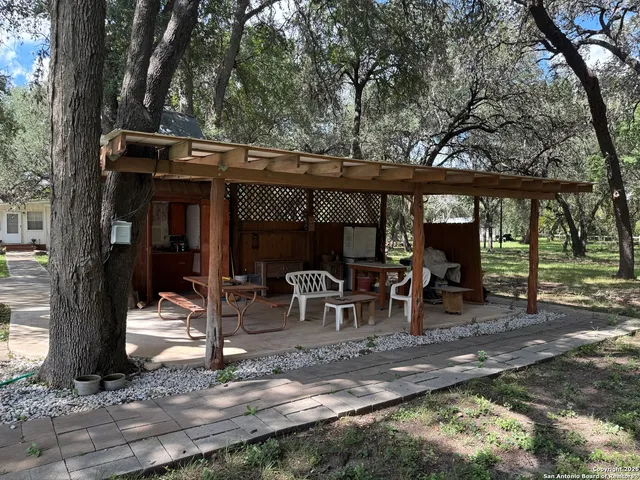 $897,000 | 1559 County Road 414, Uvalde, TX 78801
