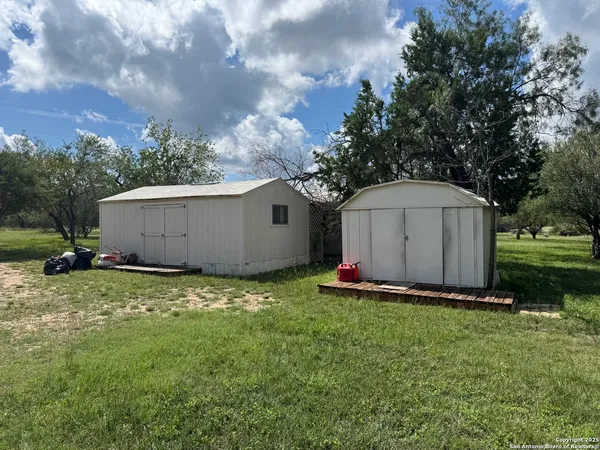 $789,000 | 1559 County Road 414, Uvalde, TX 78801