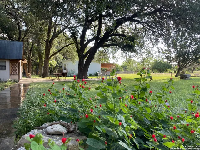 $897,000 | 1559 County Road 414, Uvalde, TX 78801