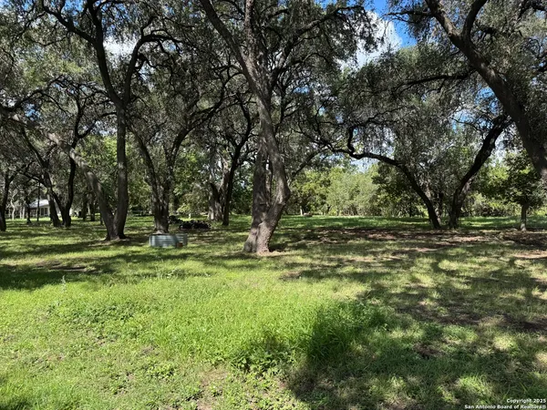$789,000 | 1559 County Road 414, Uvalde, TX 78801