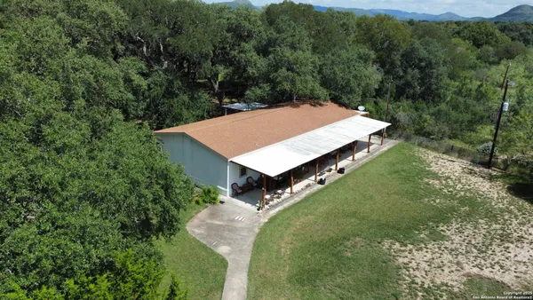 $789,000 | 1559 County Road 414, Uvalde, TX 78801