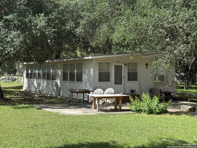 $897,000 | 1559 County Road 414, Uvalde, TX 78801