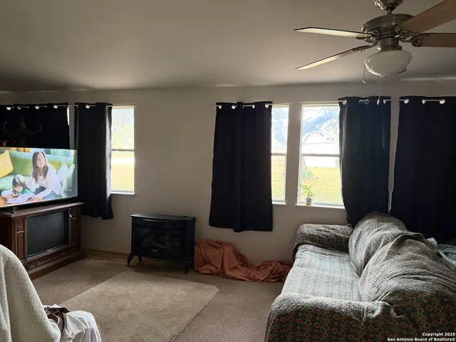 $897,000 | 1559 County Road 414, Uvalde, TX 78801