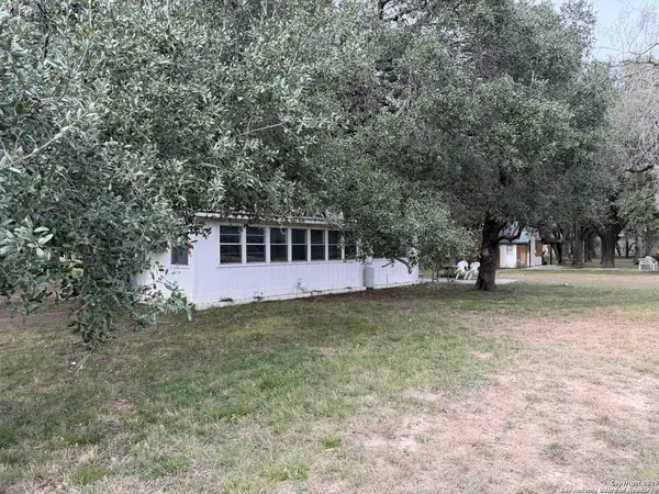 $789,000 | 1559 County Road 414, Uvalde, TX 78801