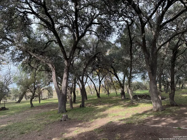 $897,000 | 1559 County Road 414, Uvalde, TX 78801