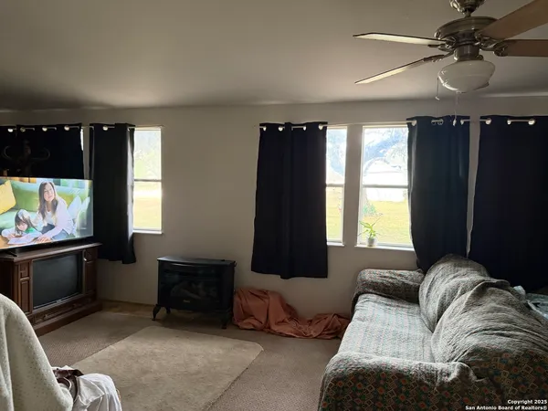 $789,000 | 1559 County Road 414, Uvalde, TX 78801