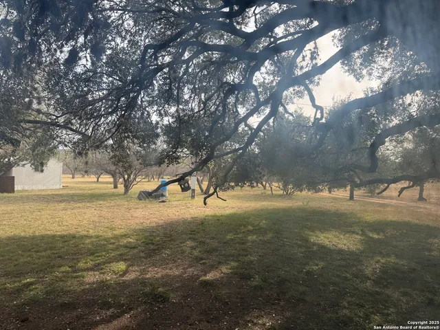 $897,000 | 1559 County Road 414, Uvalde, TX 78801