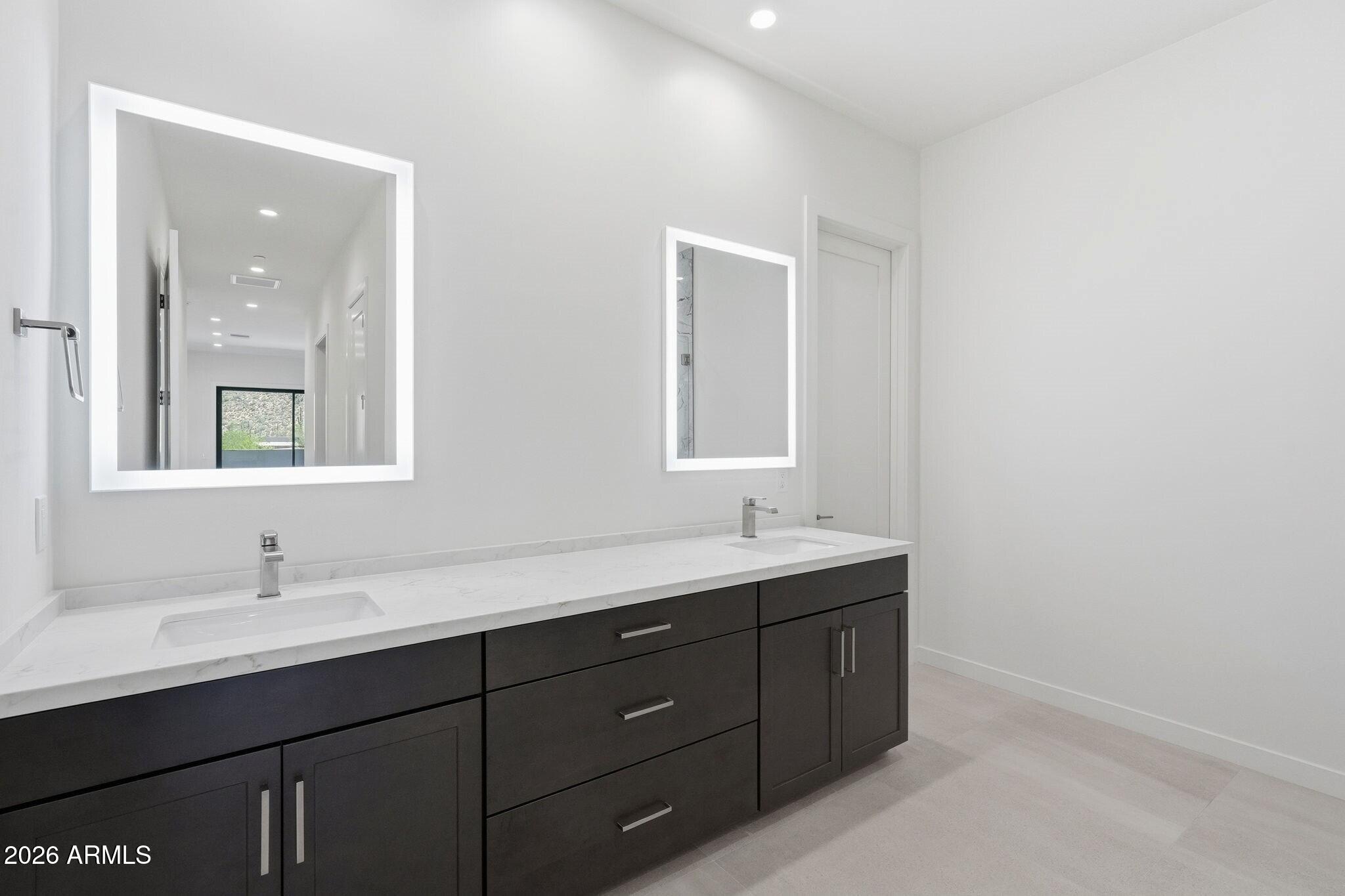 6525 East Cave Creek Road, Unit 101 Cave Creek, AZ 85331 - Photo 22 of 35 022_Primary Ensuite