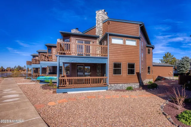 a view of a street with sitting space