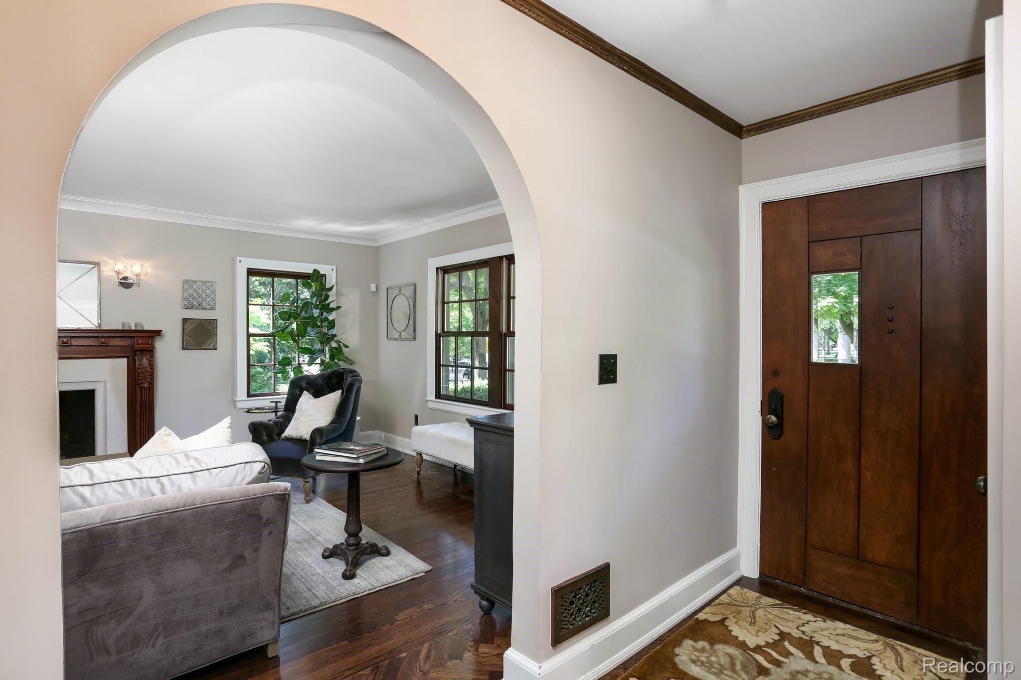 512 Rivenoak Street Birmingham, MI 48009 - Photo 19 of 47 Harmonizing original features and modern amenities.