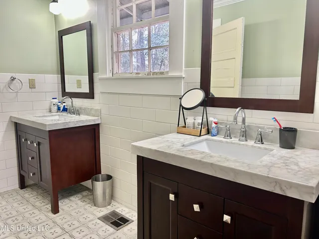 $165,000 | 310 Kenneth Street, Greenwood, MS 38930