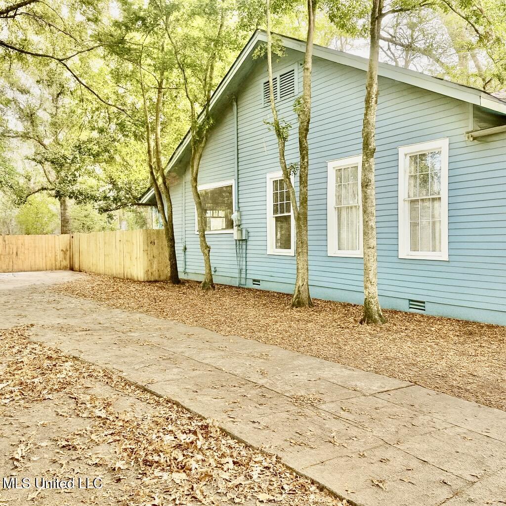 310 Kenneth Street Greenwood, MS 38930 - Photo 4 of 19 D430FAC4-27C6-4391-9A5A-54682B69F3DE