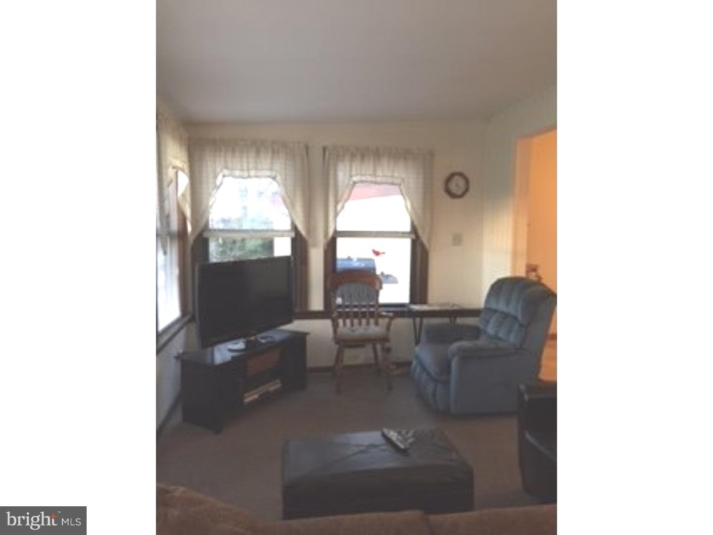 223 Warner Road Columbus, NJ 08022 - Photo 7 of 23 Sun Room