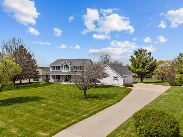 $585,000 | W8078 Hillcrest Court, Hortonville, WI 54944