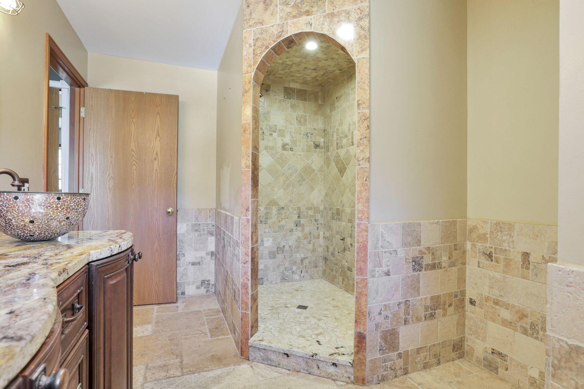 5137 Pleasant Chapel Road Southeast Newark, OH 43056 - Photo 26 of 77 Owner bath