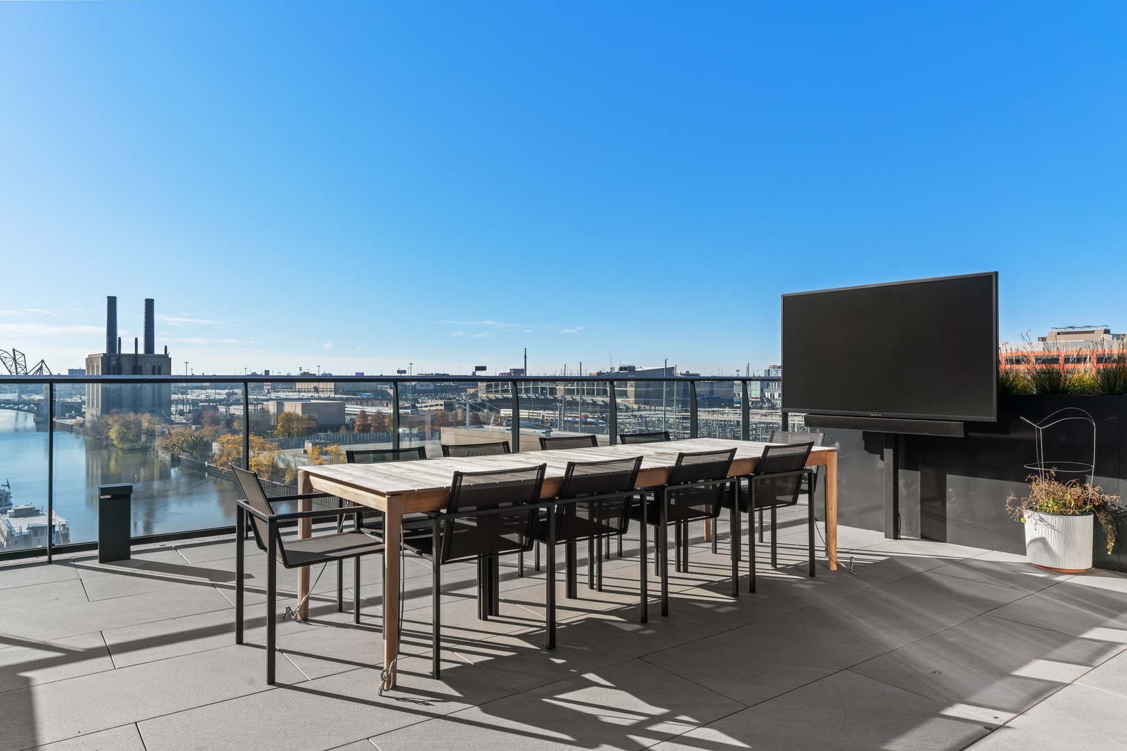 234 West Polk Street, Unit 3411 Chicago, IL 60607 - Photo 32 of 37 a terrace with outdoor seating and city view