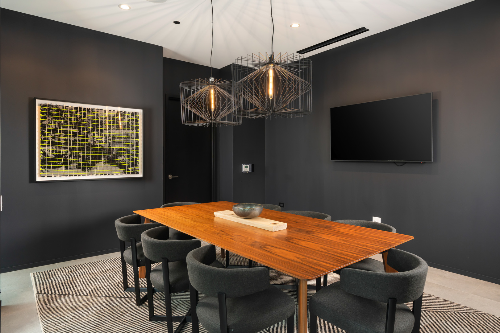 234 West Polk Street, Unit 3411 Chicago, IL 60607 - Photo 10 of 37 a dining room with a table and chairs