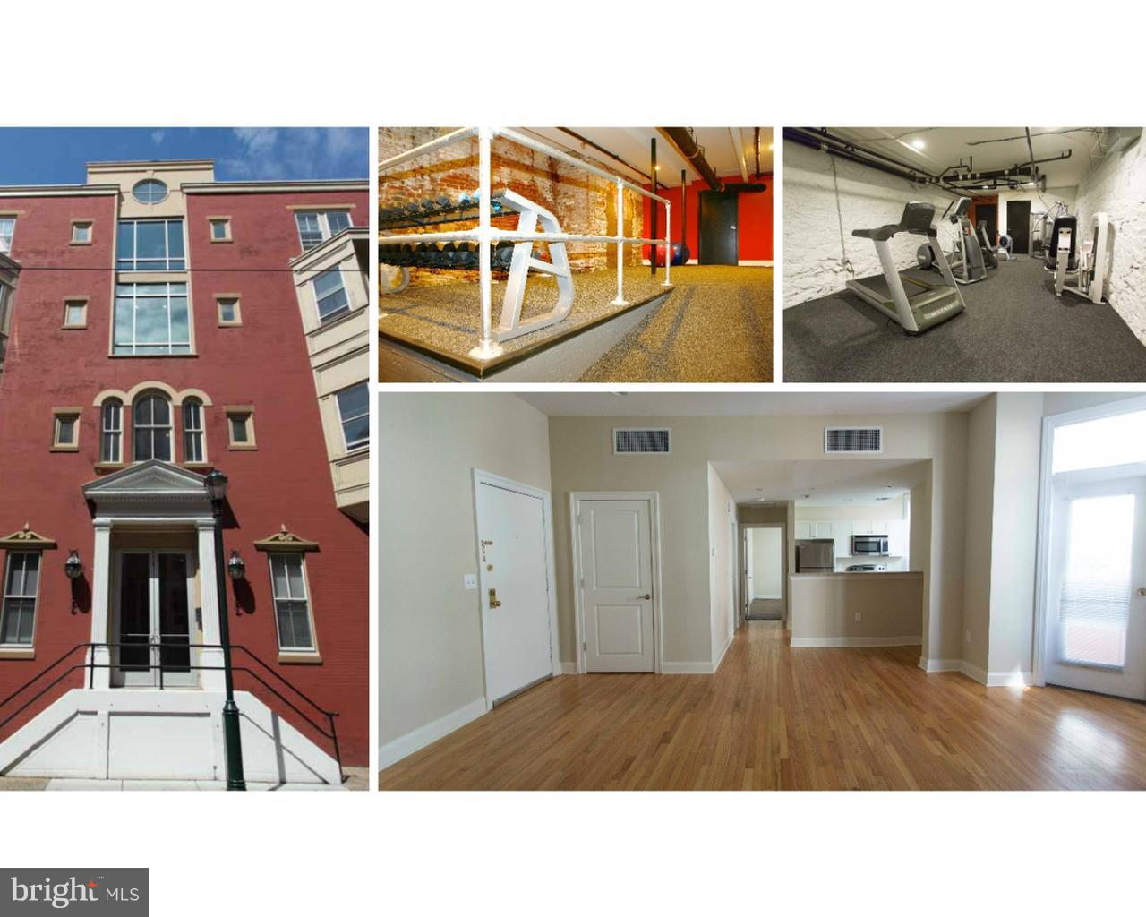 a black and white photo of a building