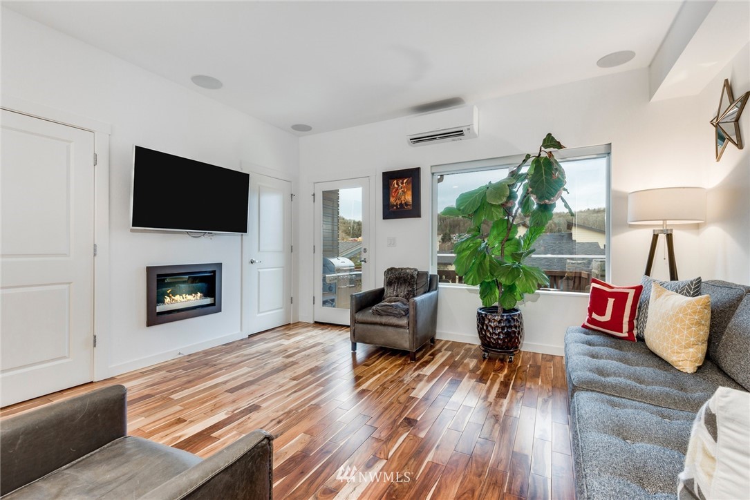 4221 Renton Avenue South Seattle, WA 98108 - Photo 10 of 25 Gallery Image 10
