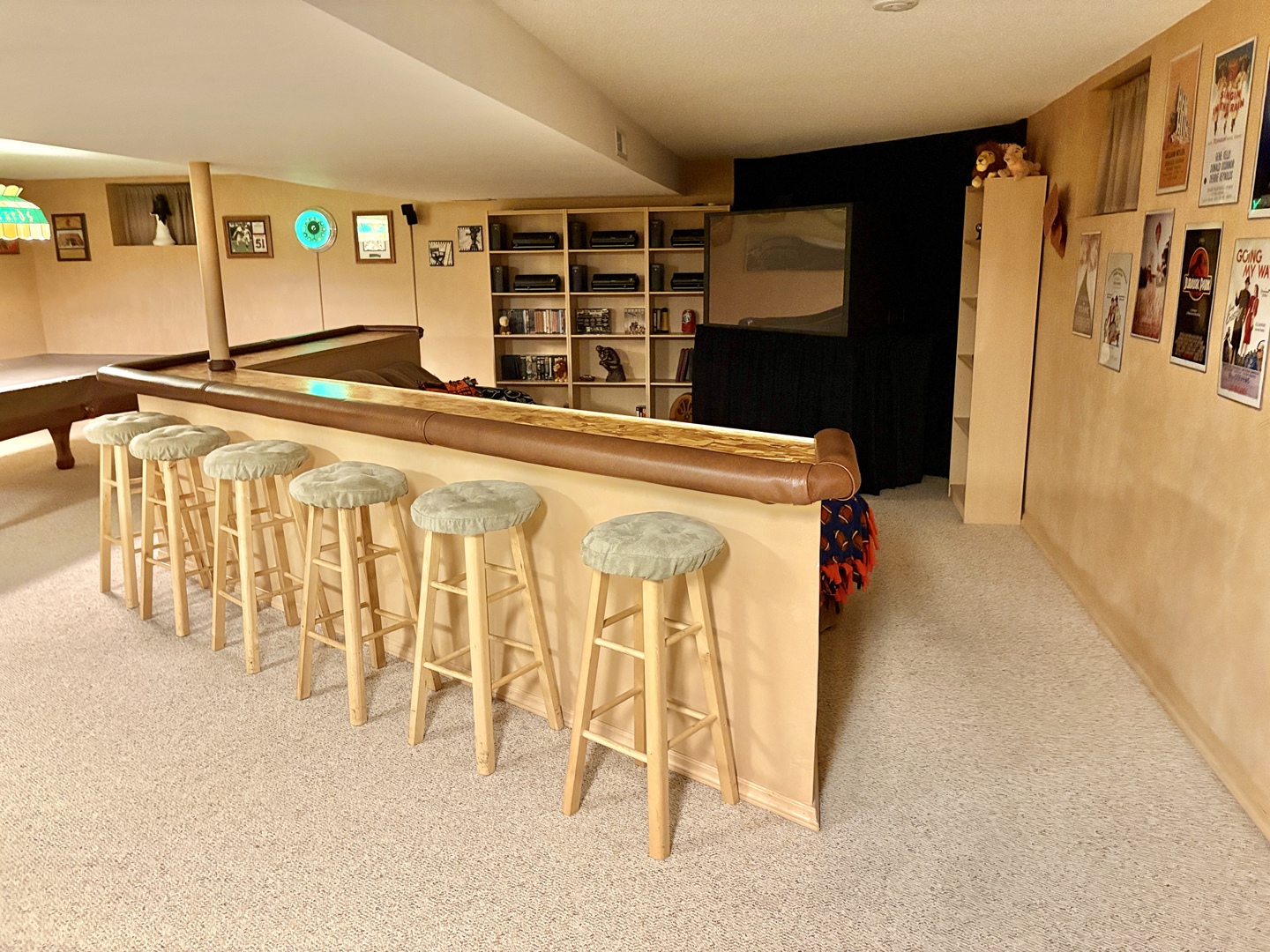 5600 St Charles Road Berkeley, IL 60163 - Photo 19 of 25 a living room with a couch and a table