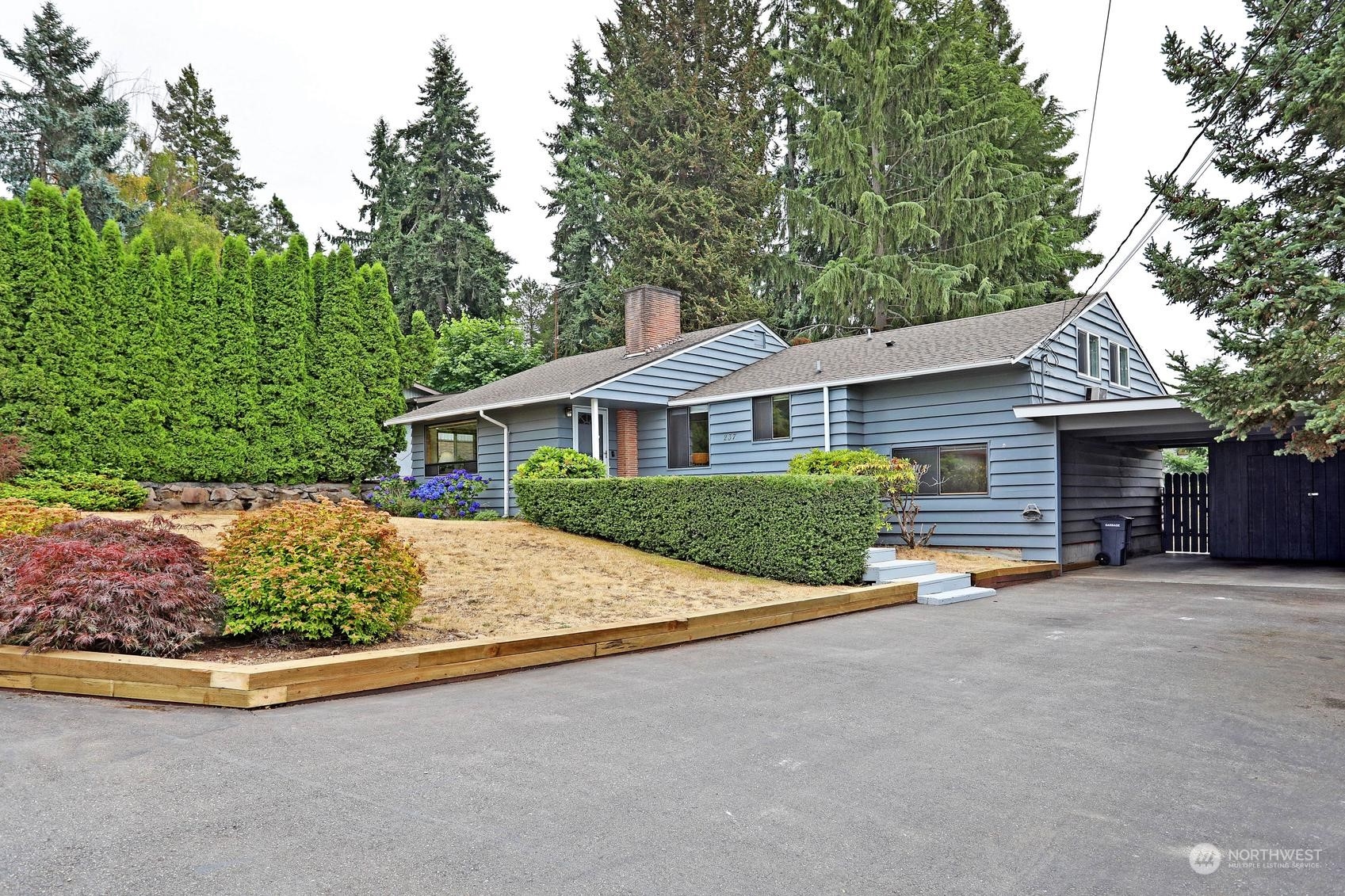 a view of a house with basketball court