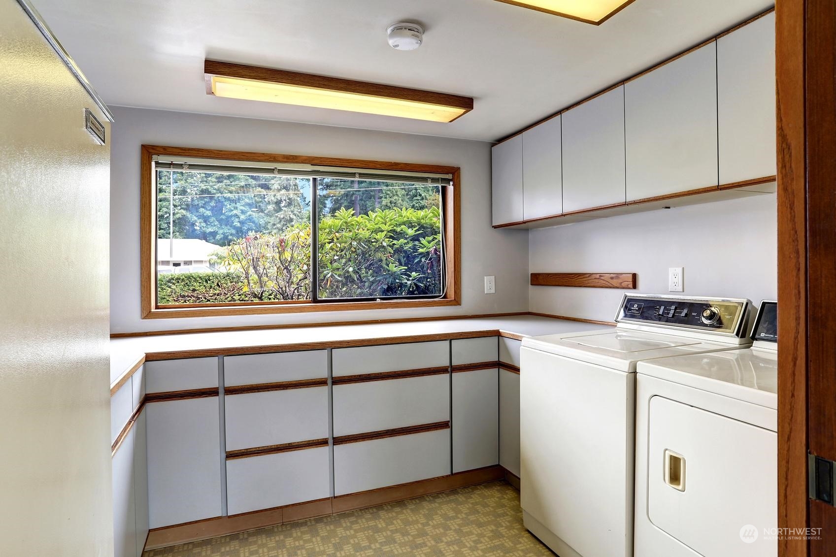 237 South 197th Street Des Moines, WA 98148 - Photo 22 of 29 a utility room with dryer and washer