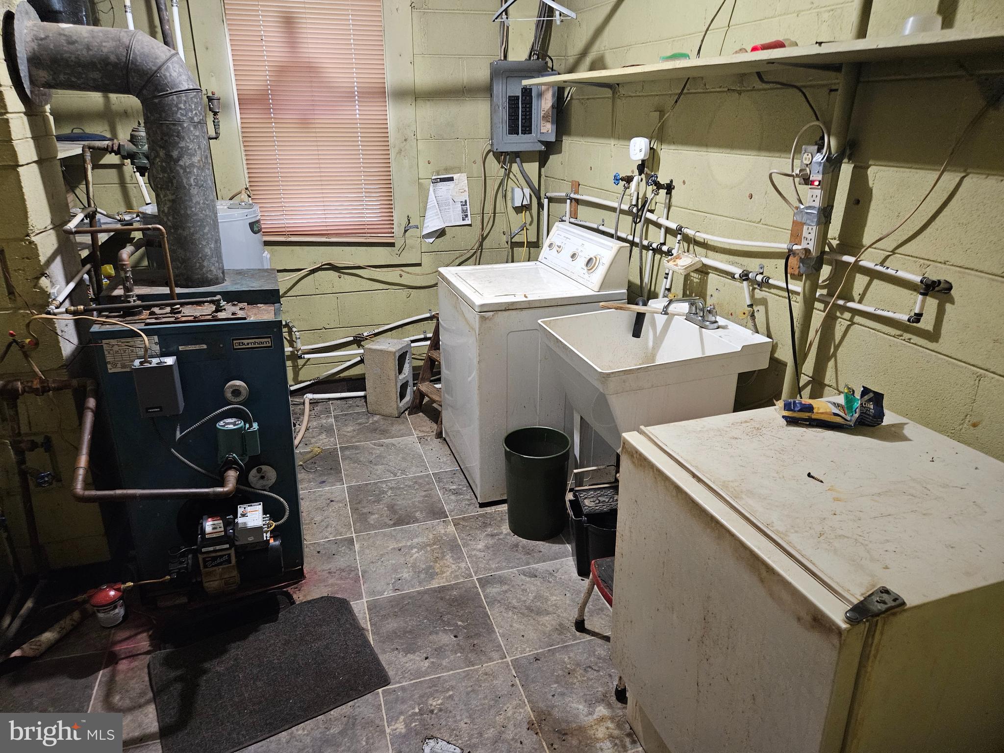 16485 Dawn Boulevard Hanover, VA 23069 - Photo 19 of 29 a utility room with dryer and washer