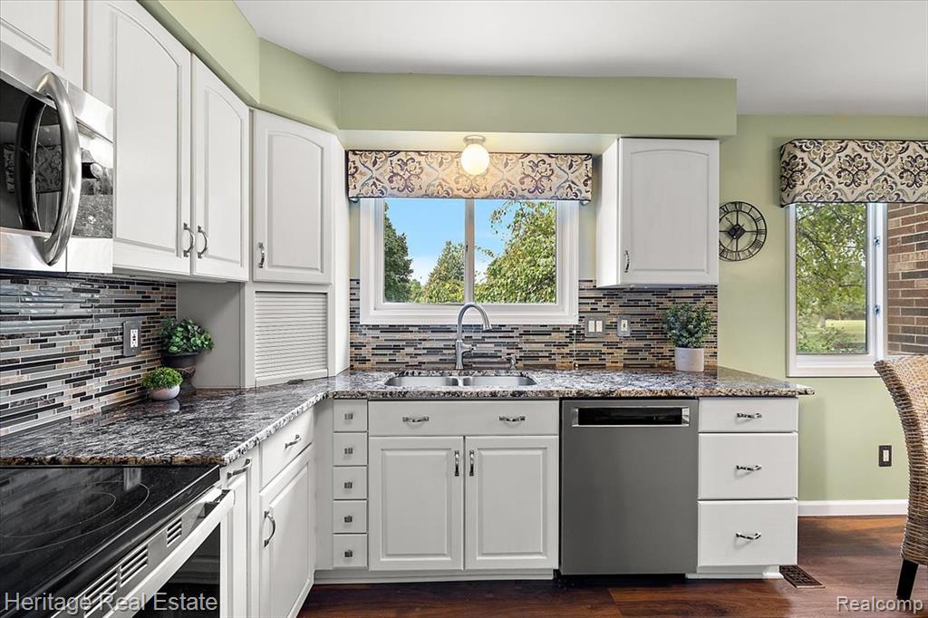 393 Coldiron Drive Rochester Hills, MI 48307 - Photo 6 of 51