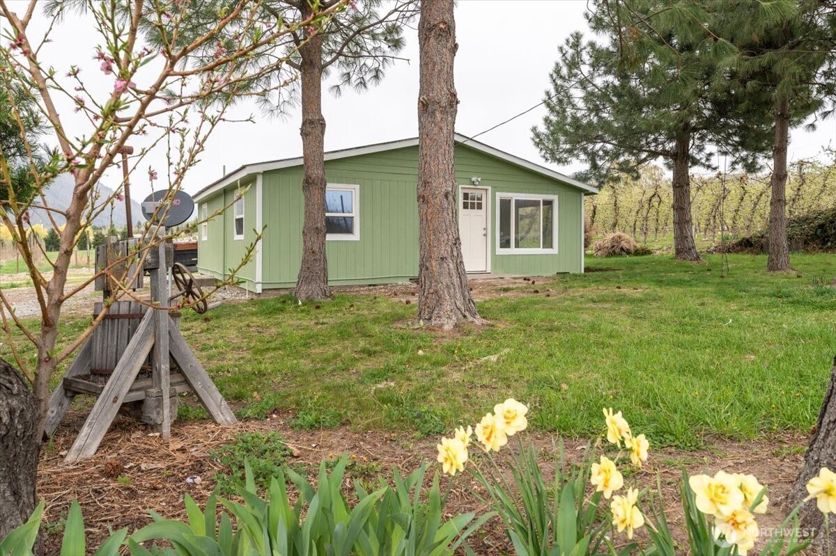 293 Barkley Road Manson, WA 98831 - Photo 25 of 40 a backyard of a house with lots of green space