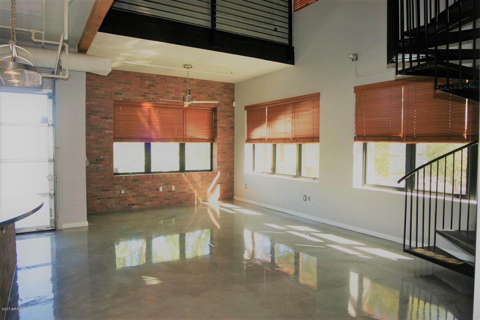 914 East Osborn Road, Unit 218 Phoenix, AZ 85014 - Photo 2 of 30 a view of an entryway