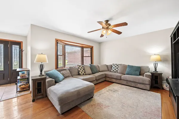 $425,000 | 5960 Pershing Avenue, Downers Grove, IL 60516