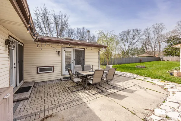$425,000 | 5960 Pershing Avenue, Downers Grove, IL 60516