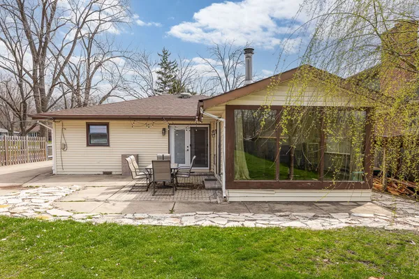 $425,000 | 5960 Pershing Avenue, Downers Grove, IL 60516