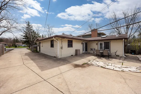 $425,000 | 5960 Pershing Avenue, Downers Grove, IL 60516