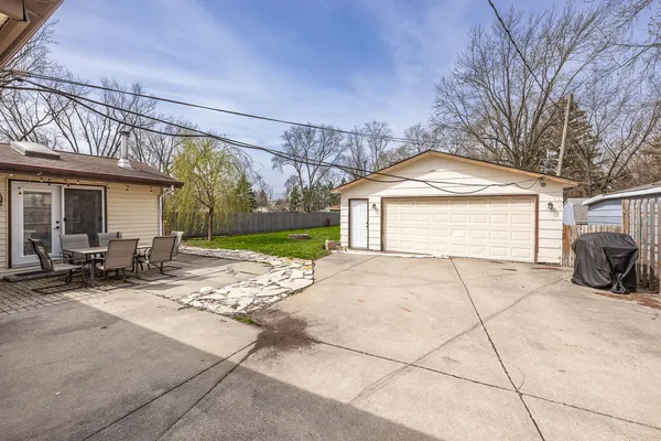 $425,000 | 5960 Pershing Avenue, Downers Grove, IL 60516